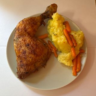 Пилешко бутче с гарнитура