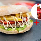 Сандвичак с плескавица + кока кола напитка по избор 0.500мл.