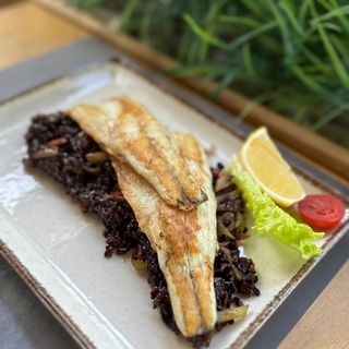 Филе от лаврак върху ризото (350г)