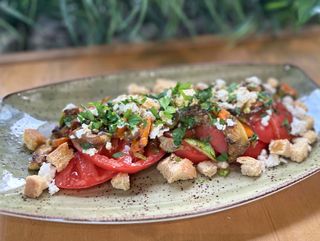 Салата от домати с печени зеленчуци (400г)