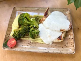 Печено пилешко филе (400г)