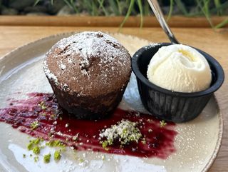 Шоколадов фондан с ванилов сладолед (200г)