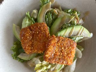 Салата с хрупкава риба