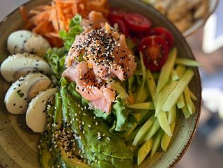 Кето салата с пушена сьомга (450г)