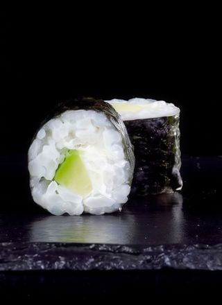 Маки с авокадо и Филаделфия (60г)