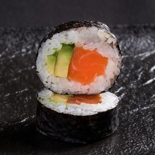 Футомаки сьомга (150гр) 6бр