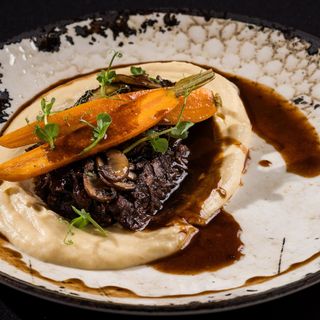 Стек от телешки опашки (380г)