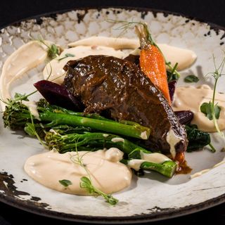 Бавно готвено еленско (380г)