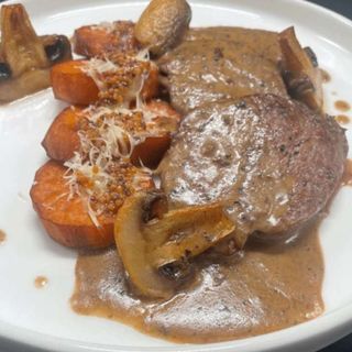 Телешко филе в трюфел сос 420 гр