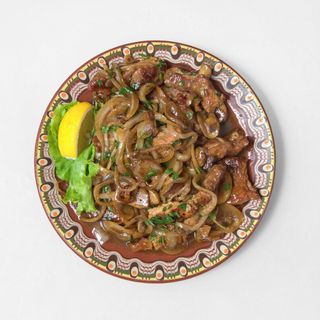 Свински късчета с лук и гъби (300г)