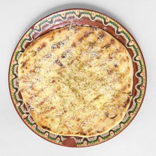 Домашна пърленка с масло и кашкавал (1бр)