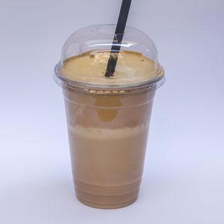 Бяло фрапе с карамел