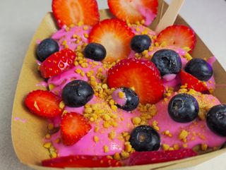 Мини палачинки 12 бр.с крем малина и крокан