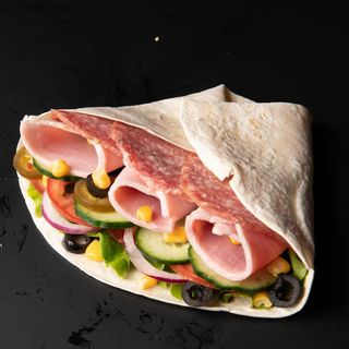 Тортила свинско филе,салам Милано,моцарела (350г)