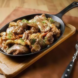 Пилешки дробчета с лук, гъби и кашкавал (300г)