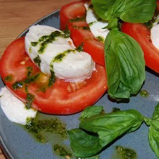Капрезе с Биволска моцарела