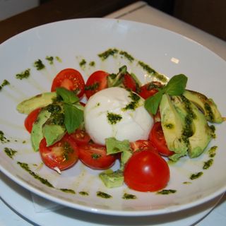 Салата Бурата с Авокадо