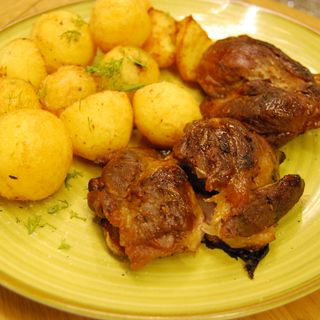 Задушен свински джолан