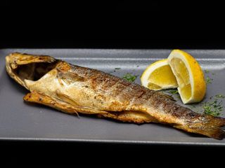 Пушен средиземноморски лаврак с лимон и копър (350г)