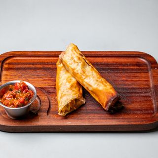 Баница със свинско бон филе и праз лук