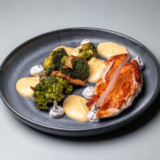 Пилешко филе със сос Холандез