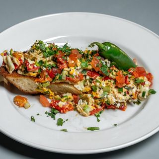 Миш маш с пържен хляб / Mish-Mash with fried bread (350г)