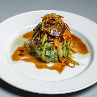 Телешки език със зеленчуци / Beef tongue with vegetables (350г)