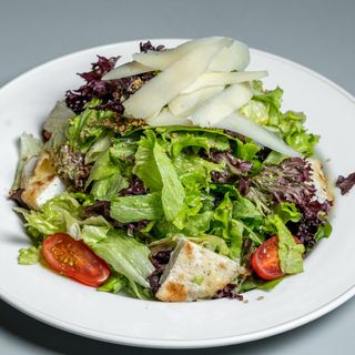 Микс свежи салати с козе сирене - Mix of fresh salads with goat cheese