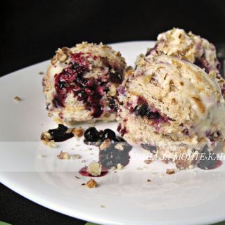 Бисквитена торта с боровинки