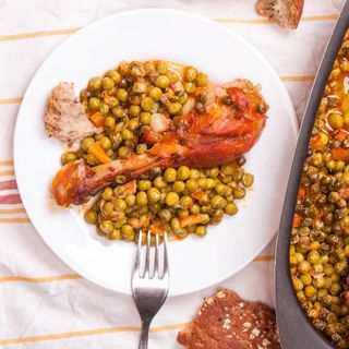 Пиле с грах (400г)