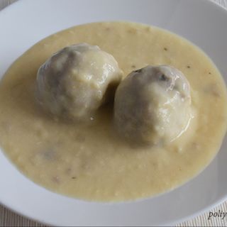 Кюфтета с бял сос (400г)