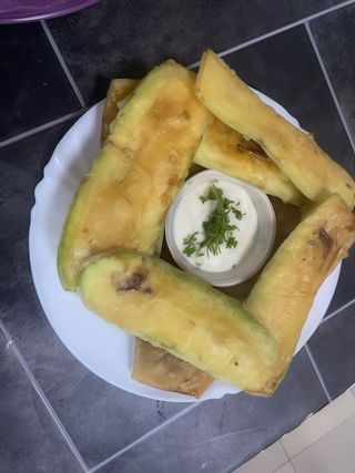 тиквички по гръцки с млечен сос (300г)