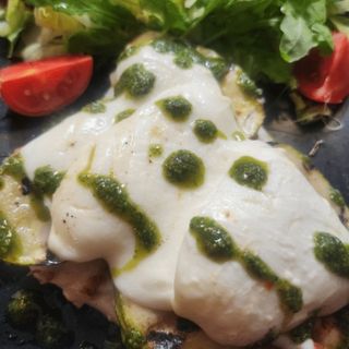 Пилешко филе с гриловани тиквички (400г)