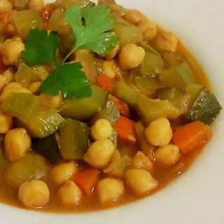 Тиквички  с нахут   350гр.