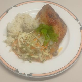 Печено пилешко бутче с гарнитура 450 гр,