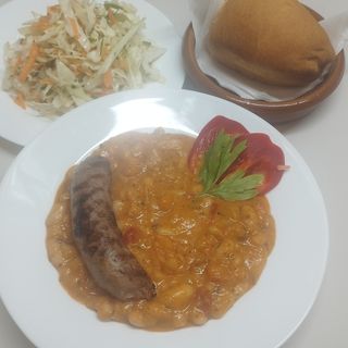 Меню боб на фурна с наденица 650 гр.