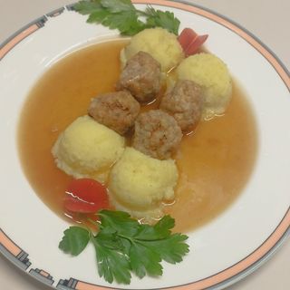 Кюфтенца с картофено пюре и грейви сос 400 гр.