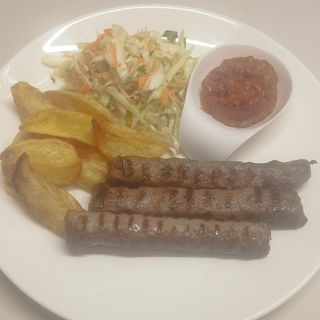 Тройка кебапчета с гарнитура 600 гр.