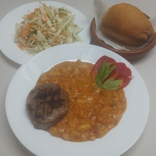 Меню боб на фурна с кюфте или кебапче  580гр.