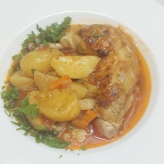 Пиле с картофи готвено (350г)