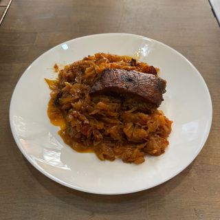 Свински гърди с прясно зеле