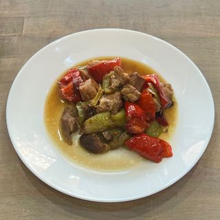 Свинско със зеленчуци и соев сос