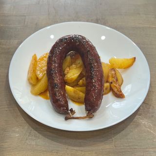 Печен телешки суджук с печени картофи на фурна