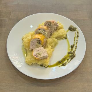 Пиле Филаделфия с босилково песто