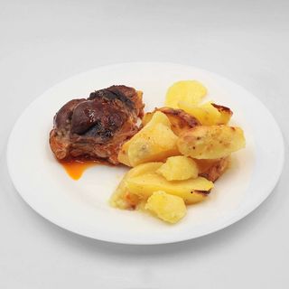 Свински джолан с картофи на фурна