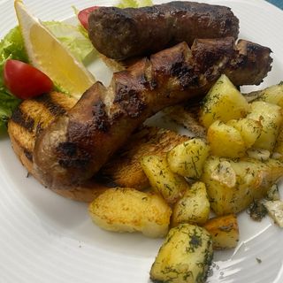 Домашен суджук на барбекю с картофи соте (350г)