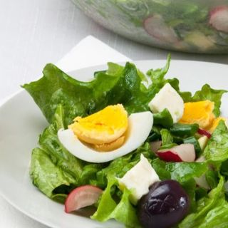 Традиционна зелена салата с яйце (350г)