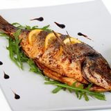 Лаврак на плоча (350г)