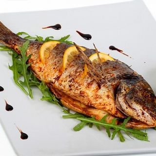 Лаврак на плоча (350г)