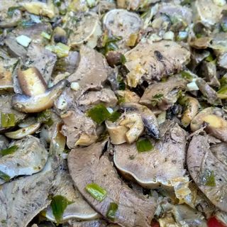 Сотиран свински език с микс от горски гъби (300г)